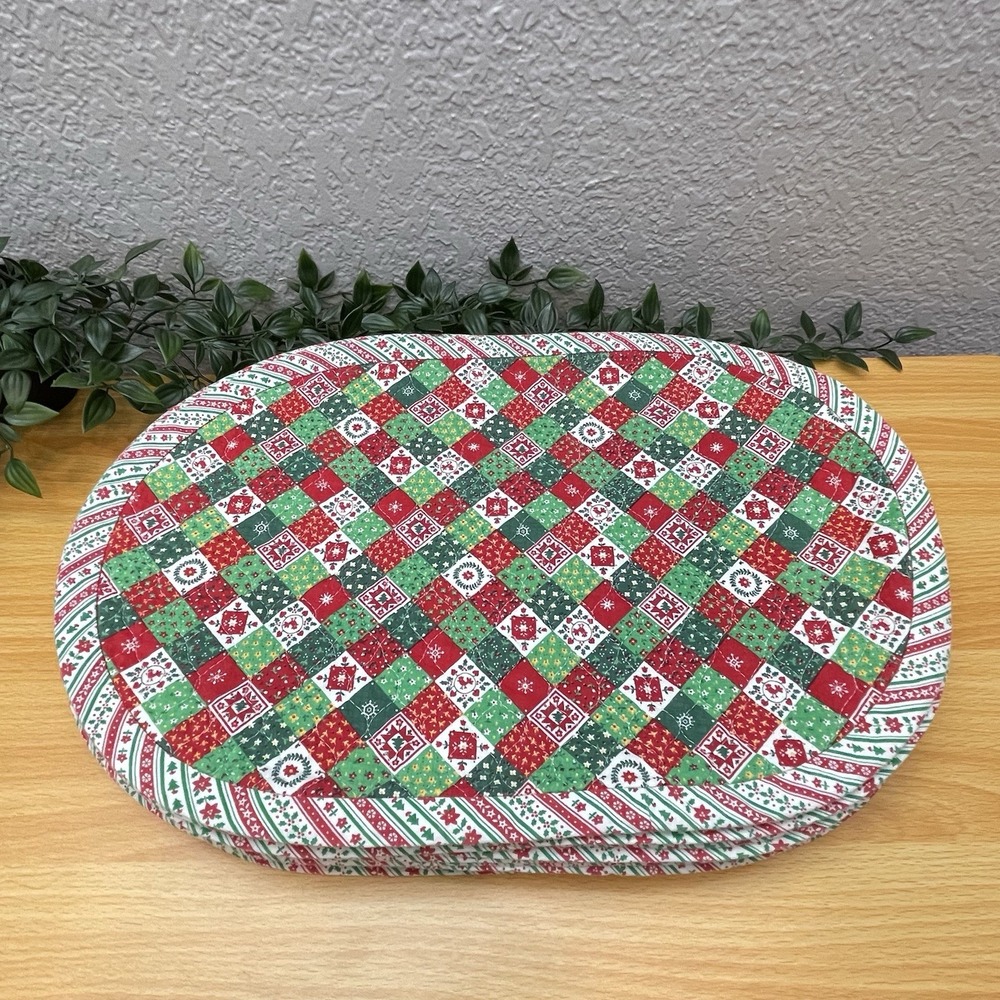 Vtg Christmas Quilted Oval Placemat Set of 16 Reversible Holiday Grandma Core